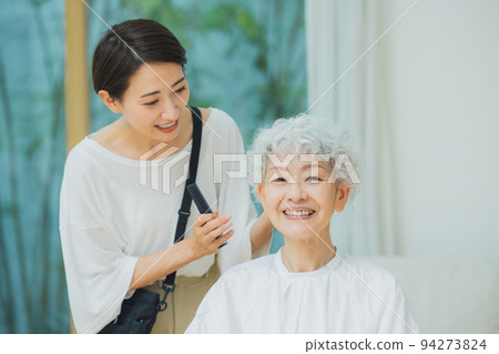 Traveling beautician image Traveling beautician image 94273824