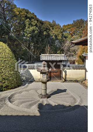 雲龍院靈明殿前的枯山水 雲龍院靈明殿前的枯山水 94274063