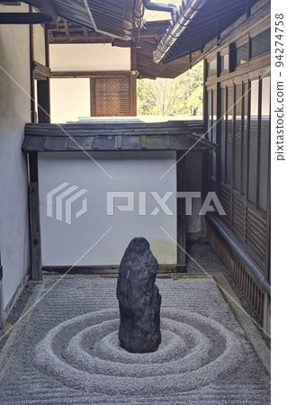 雲龍院的壺庭石庭 雲龍院的壺庭石庭 94274758