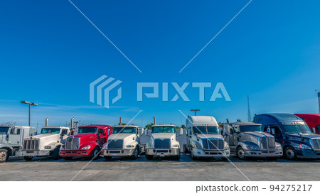 [物流] 半掛車在倉庫泊位排隊 94275217