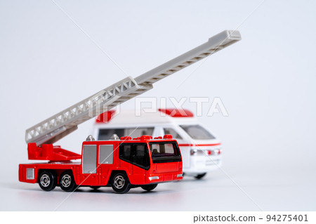 微型汽車消防車和救護車 94275401