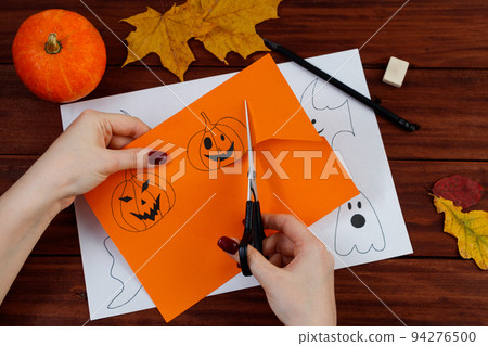 Halloween DIY. Cute pumpkins and paper ghosts. Step-by-step instruction. Halloween DIY. Cute pumpkins and paper ghosts. Step-by-step instruction. 94276500