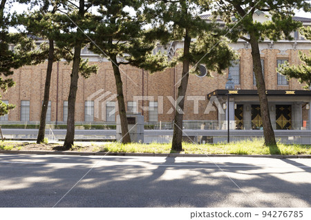 In front of Kyoto City Kyocera Museum of Art 94276785