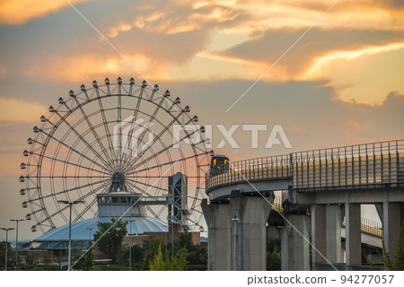 <<愛知縣>> 愛知世博紀念公園(森子公園)的長手市摩天輪和 Linimo 被夕陽染紅 <<愛知縣>> 愛知世博紀念公園(森子公園)的長手市摩天輪和 Linimo 被夕陽染紅 94277057
