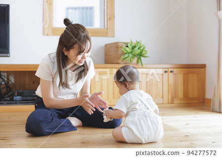 Baby and Mom 94277572