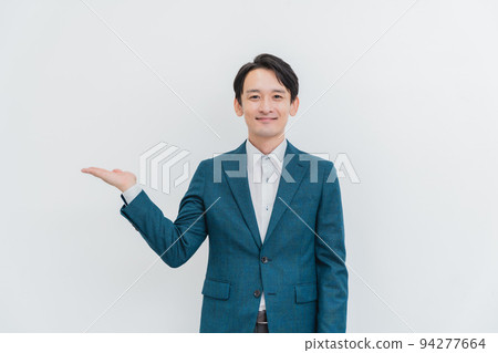 白色背景上的商人 94277664