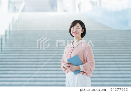 Young business woman working in the office Young business woman working in the office 94277922