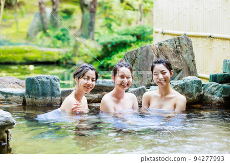 Image of bathing in an open-air bath with friends 94277993