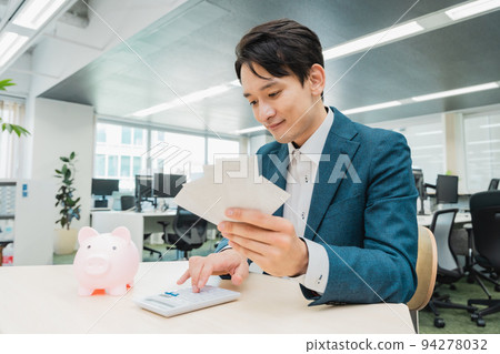 businessman counting money 94278032