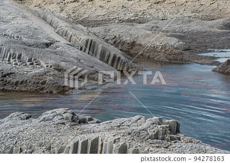 coastal seascape with beautiful columnar basalt rocks at low tide coastal seascape with beautiful columnar basalt rocks at low tide 94278163