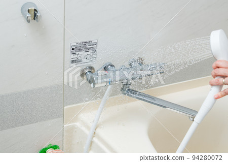 [Middle housewife cleaning the bath, showering] 94280072