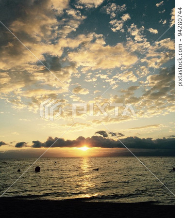 Coastal morning glow Coastal morning glow 94280744