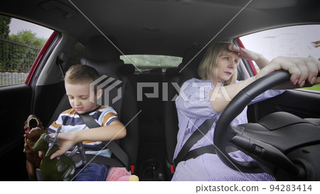 Grandmother scolds her grandson in the car 94283414