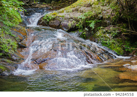 Soni Village Saijobo Valley Upper Falls and emerald green basin 94284558