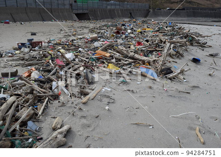 Coastal wreckage Environmental problems Garbage problems 94284751
