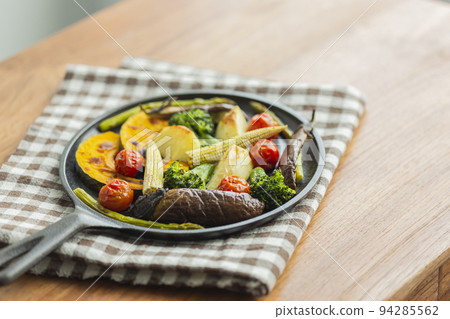 Grilled vegetables 94285562