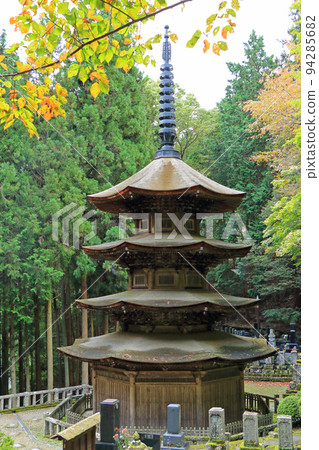 National Treasure Anrakuji Octagonal Three-storied Pagoda 94285682