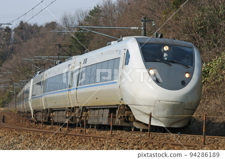 北陸本線Tsubata-Kurikara JR西日本681系列W13+W02編隊(金澤)白鷹 94286189