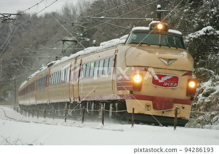 北陸本線Tsubata-Kurikara JR West Series 489 H01編隊（金澤）白鷹 94286193