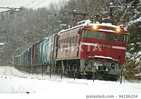 Hokuriku Main Line Tsubata-Kurikara JR Freight EF81-135 (Toyama) 94286204
