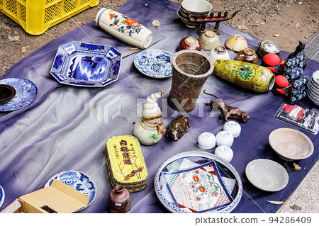 An antique market full of bargains An antique market full of bargains 94286409