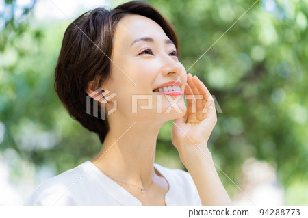 Middle women beauty 94288773