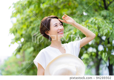 Middle women beauty Middle women beauty 94289302