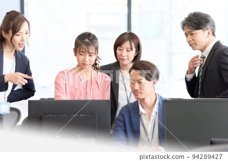 Young employees and mid-career and veteran employees watching over their work Young employees and mid-career and veteran employees watching over their work 94289427