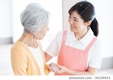 Nursing care female senior hospital helper caregiver 94289453
