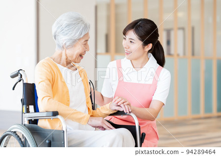 Nursing care female senior hospital helper caregiver 94289464