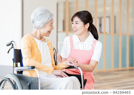 Nursing care female senior hospital helper caregiver 94289465