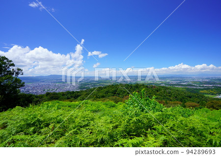 A wide-angle view of Kizugawa City and Ikoma from Mt. Wakakusa in clear autumn weather A wide-angle view of Kizugawa City and Ikoma from Mt. Wakakusa in clear autumn weather 94289693