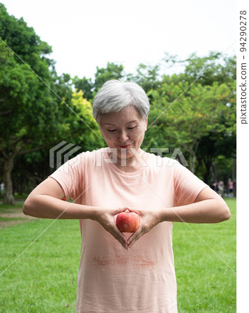 Enjoying the joyful entertainment of Asia Women's smile station, hand-crafted fruits, enjoying the fresh air of nature in the park, suitable for the elderly healthy eating concept. Enjoying the joyful entertainment of Asia Women's smile station, hand-crafted fruits, enjoying the fresh air of nature in the park, suitable for the elderly healthy eating concept. 94290278