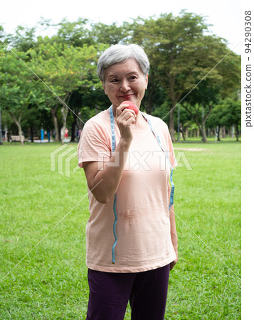 Enjoying the joyful entertainment of Asia Women's smile station, hand-crafted fruits, enjoying the fresh air of nature in the park, suitable for the elderly healthy eating concept. Enjoying the joyful entertainment of Asia Women's smile station, hand-crafted fruits, enjoying the fresh air of nature in the park, suitable for the elderly healthy eating concept. 94290308