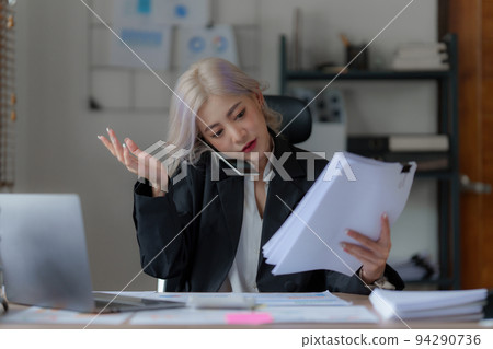 Businesswoman talking with client to consult about financial Businesswoman talking with client to consult about financial 94290736
