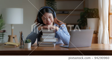 Young college student have question and answer to teacher by video call E-learning ,online ,education concept 94290960