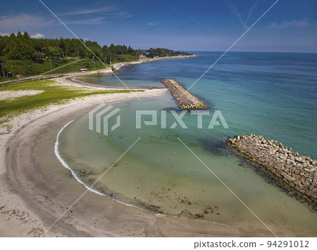 The beautiful sea of Goshikigahama Beach, Noto Town, Ishikawa Prefecture (aerial photography by drone) The beautiful sea of Goshikigahama Beach, Noto Town, Ishikawa Prefecture (aerial photography by drone) 94291012