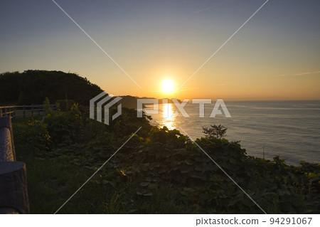 Rokkozaki dyed in the setting sun Suzu City, Ishikawa Prefecture Rokkozaki dyed in the setting sun Suzu City, Ishikawa Prefecture 94291067