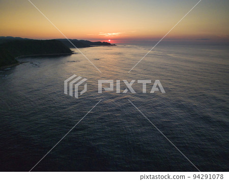 Beautiful sunset at Cape Rokkozaki, Suzu City, Ishikawa Prefecture (aerial photography by drone) Beautiful sunset at Cape Rokkozaki, Suzu City, Ishikawa Prefecture (aerial photography by drone) 94291078