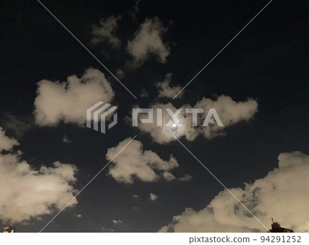 夜空和白雲 夜空和白雲 94291252