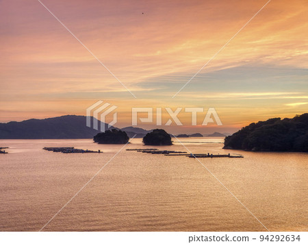 Scenery of Toba Port at sunrise 94292634