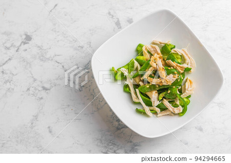 魚片和青椒配芝麻醬 94294665