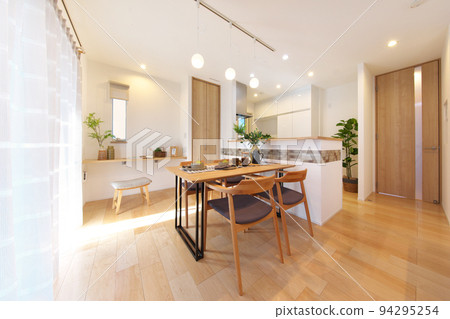 Living image　 94295254