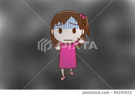 （全身正面）迷霧中不安的少女 94295653