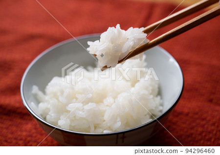 白米飯，用筷子夾 94296460