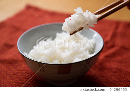 White rice, pinch with chopsticks White rice, pinch with chopsticks 94296463
