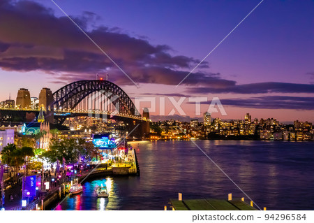 The night view around the Harbor Bridge and the sky that changes from sunset to night in Sydney, Australia The night view around the Harbor Bridge and the sky that changes from sunset to night in Sydney, Australia 94296584
