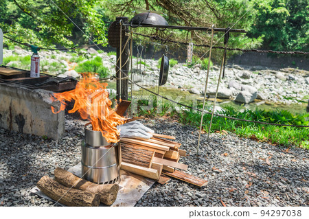 [Minimum solo camp at auto campsite, new bonfire stand] 94297038