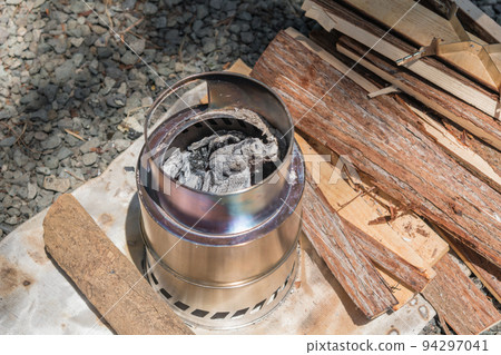 [Minimum solo camp at the auto campsite, make a bonfire and prepare for cooking] 94297041