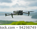 無人機在湖邊拍照 94298749